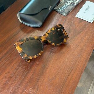 New LANVIN Brown Tortoiseshell Cat eye Sunglasses